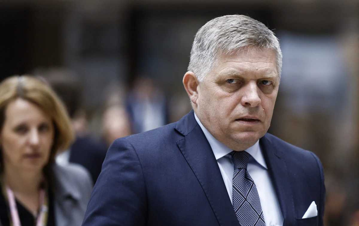 Premierul slovac Robert Fico stârneşte controverse după ce a spus că nu va trimite trupe într-un război între NATO şi Rusia,  nici dacă vreun membru al Alianţei ar fi atacat şi s-ar invoca articolul 5 al tratatului NATO