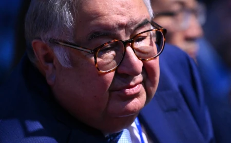 Letonia blochează excluderea oligarhilor Usmanov și Fridman de pe lista sancțiunilor împotriva Rusiei