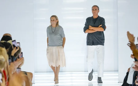 Prada primăvară-vară 2027 la Milano Fashion Week: Miuccia Prada și obsesia pentru fustă. Dar unde este Raf Simons?