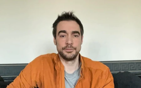 A murit actorul Arnaud Denis / Eutanasie la 43 de ani / Era disperat din cauza complicațiilor după implantarea unei proteze pentru hernie / „Trăiesc ca un bolnav de cancer în stadiu terminal”