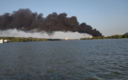 VIDEO | Bombardamente rusești la Chilia Nouă, localitatea ucraineană peste Dunăre de România / Martorii spun că au fost lovite un bloc și terminale cu combustibili