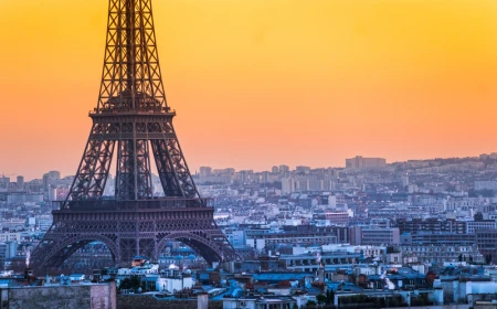Directorul Turnului Eiffel și-a anunțat demisia după ce personalul feminin a fost exclus în timpul unei vizite a unui grup hindus