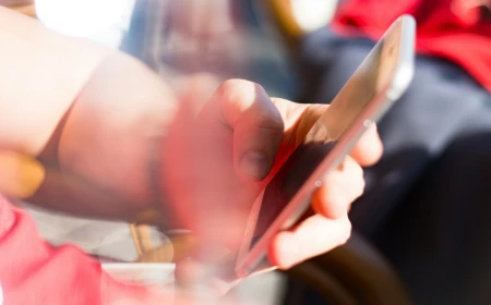 Peste un milion de telefoane vechi vândute ca noi în UE, inclusiv în România / Anchetă EPPO în 19 țări / Daune de cel puțin 300 de milioane de euro