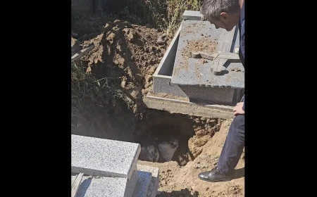 „Saci cu cadavre nedescompuse din perioada COVID”, găsiți în cimitirul din Slatina, susține primarul / De Mezzo a ținut o conferință de presă printre morminte