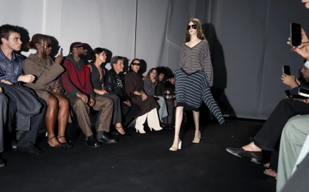 MM6 Maison Margiela primăvară-vară 2027: Hainele nu mai stau acolo unde ar trebui / Și s-ar putea să fie următorul mare trend