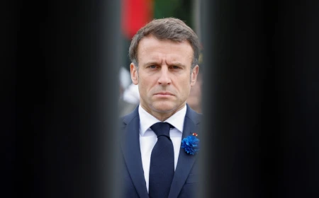 Emmanuel Macron va participa la slujba Papei Leon din Metz după ce a absentat sâmbătă la Place de la Concorde
