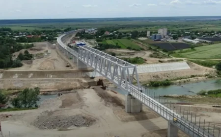 VIDEO | Lucrările de 2,1 miliarde de lei la calea ferată București – Giurgiu au ajuns la 15%. Arcada și Alstom modernizează conexiunea feroviară cu Bulgaria