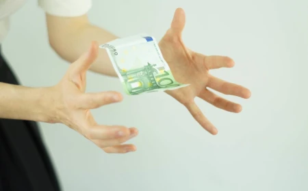 212.000 de euro costă în Italia să crești un copil până la 18 ani / Perioada cea mai dificilă este adolescența / Vine cu cheltuieli de aproape 12.400 de euro într-un an