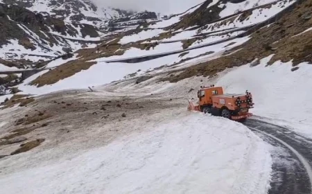 Prima ninsoare din acest sezon pe Transfăgăraşan / Traficul nu este afectat
