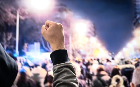 STUDIU: Violenţa tinerilor fără un motiv ideologic, religios sau politic clar reprezintă un pericol emergent de extremism