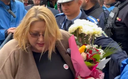 Extremista pro-rusă Diana Șoșoacă îi oferă serviciile de avocat fostului candidat pro-rus Călin Georgescu /Mesaj cu majuscule pe Facebook, despre ”servicii” și ”fasciști” înainte de reținerea lui Georgescu