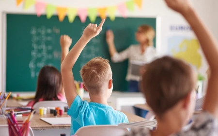 Peste 200 de profesori din Moldova, la cursuri de vară în universități din România