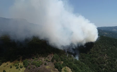 Trafic închis la Băile Herculane din cauza unui incendiu. Restricții pe A3, în Sălaj