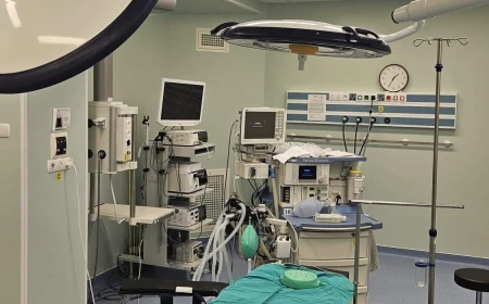 Tumoră de 10 kilograme, extirpată din abdomenul unui bărbat de 56 de ani de către medicii Spitalului Judeţean Brăila