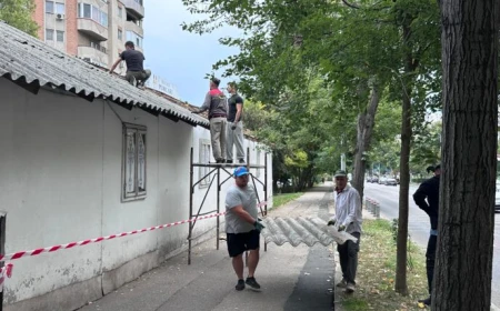 VIDEO | A început dezmembrarea ”bisericii de pe trotuar” din Constanța, construită ilegal de Teodosie / Extremista pro-rusă Diana Șoșoacă a făcut live-uri ”apărând” construcția pentru care judecătorii au dispus să fie relocată