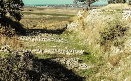 Descoperiri arheologice la Troia / Cetatea ar fi reînceput să fie locuită mult mai repede decât se credea, după ce a fost distrusă de către greci