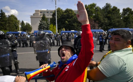 BREAKING | Zeci de percheziții la ciobanii violenți și provocatorii pro-Călin Georgescu care au vandalizat Piața Victoriei și au agresat trecătorii, ziariștii și jandarmii la protestul de săptămâna trecută