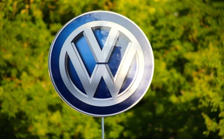 Peste 2 milioane de vehicule Volkswagen și aproape 700.000 de mașini Audi, rechemate în service la nivel mondial / O defecțiune ar putea duce la pierderea totală a direcției
