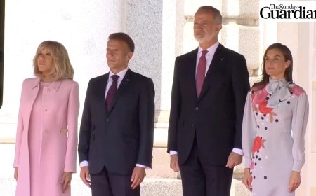 Emmanuel şi Brigitte Macron au fost întâmpinaţi în Spania de regele Felipe al VI-lea şi de regina Letizia la Palatul Regal