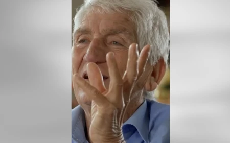 VIDEO A murit Umberto Pizzi, ultimul paparazzo din perioada „Dolce Vita” / Mick Jagger l-a împins pe scări, Aristotel Onassis i-a aruncat în faţă un pahar cu şampanie, iar din cauza actriței Sophia Loren a fost închis