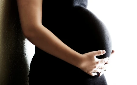 Excluderea unor femei de la indemnizația de risc maternal este neconstituțională, a stabilit Curtea Constituțională