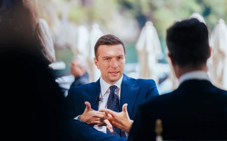 Președintele partidului Reunirea Națională (RN, dreapta populistă/extremă) din Franța, Jordan Bardella,  acuzat de antisemitism. RN neagă acuzațiile și reacționează vehement