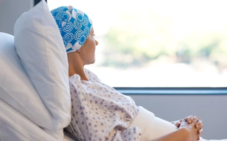 O femeie din Marea Britanie a făcut chimioterapie 11 ani pentru un cancer pe care nu îl avea: „Mi s-a spus că fără tratament voi muri”