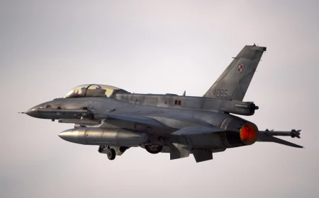 Un avion F-16 s-a prăbuşit la o bază aeriană a SUA din vestul Germaniei / O persoană a fost rănită