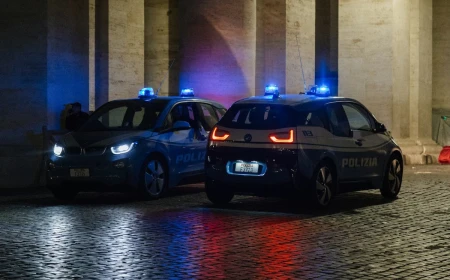 Poliţia italiană a descoperit trei milioane de euro ascunşi în casa unui baron al drogurilor din Napoli