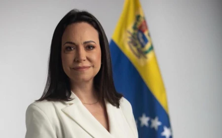 Maria Corina Machado, lidera opoziției din Venezuela, împiedicată să se întoarcă acasă / Ea a părăsit clandestin țara, în 2025, pentru a primi premiul Nobel
