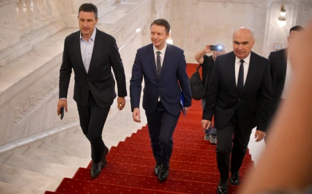 Ce prevede programul de guvernare al coaliției PNL-USR-UDMR, sub coordonarea premierului desemnat Siegfried Mureșan? Sunt 28 de „linii directoare”