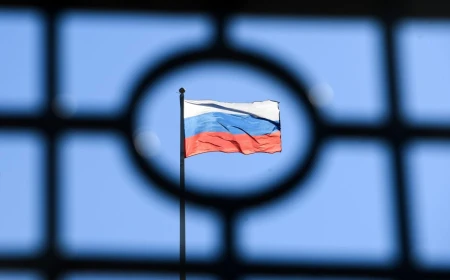 Ce legături există între Rusia și noul dosar al lui Călin Georgescu: procurorii susțin că o bancă controlată indirect de ruși ar fi un punct-cheie în gruparea de criminalitate organizată de fostul candidat cu discurs pro-Putin