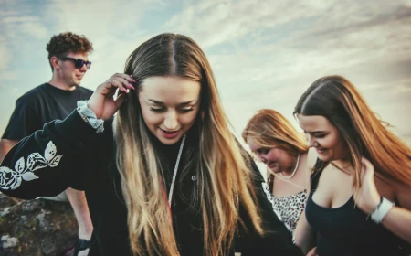 Universitatea Româno-Americană lansează o competiție națională de AI și business pentru liceeni / Premiile depășesc 65.000 de euro