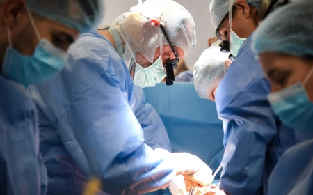 Două boli cardiovasculare severe, tratate minim invaziv în aceeași intervenție