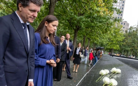 FOTO Nicuşor Dan şi Mirabela Grădinaru au depus flori la Memorialul 9/11 din New York / Nu îi vom uita niciodată