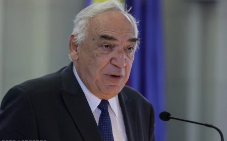 Fizicianul Nicolae Zamfir, vicepreședinte al Academiei: Aș fi urât fizica, dacă aș fi avut în liceu manualele de-a XII-a de acum. La fizică nucleară, jumătate din formule eu nu le-am folosit niciodată în cariera mea de nuclearist