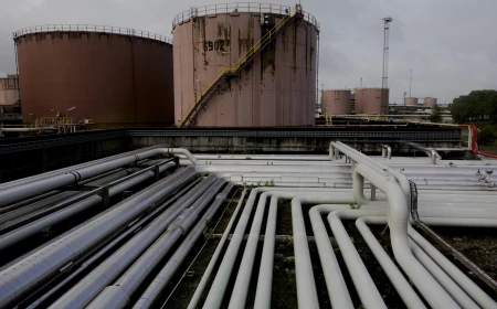 Ucraina îşi va construi depozite petroliere în Ungaria, pentru a nu fi atacate de Rusia