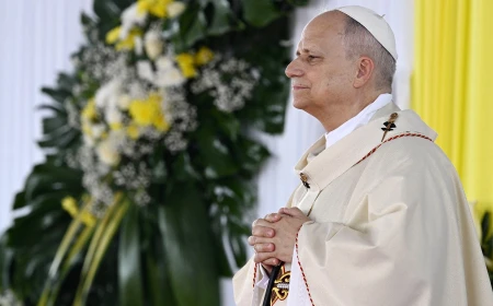 Papa Leon al XIV-lea pledează pentru „convieţuire în demnitate şi pace” în fața migranții din Paris