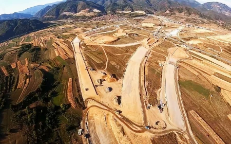 FOTO Cu avionul pe A13, de la Făgăraș la Boița / ”La sfârșit de 2027, turcii pot inaugura într-un scenariu (foarte) optimist aproximativ 37,5 km între Avrig și Sâmbăta de Jos”