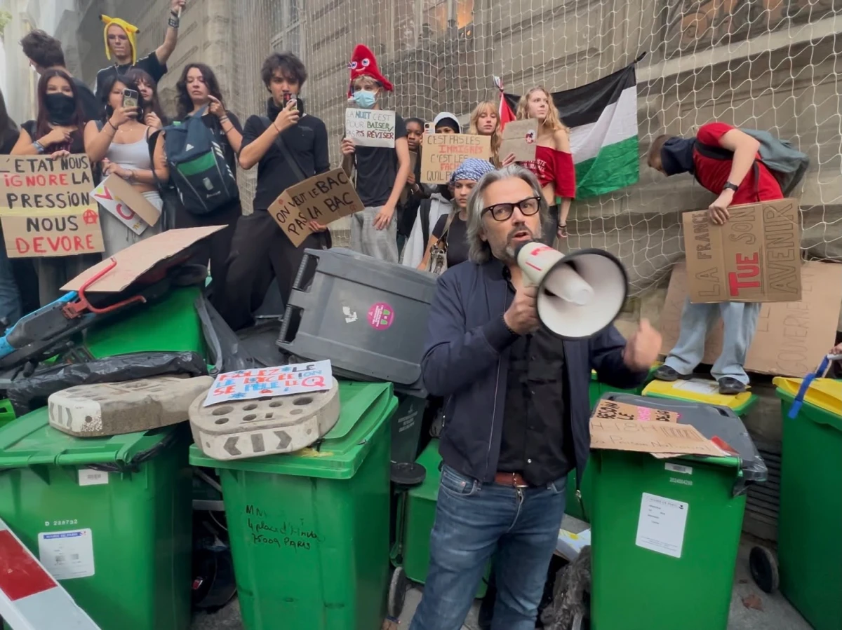 Franța: Revoltele elevilor degenerează în violență, partidul Franța Nesupusă (LFI, extrema stângă) acuzat de incitare
