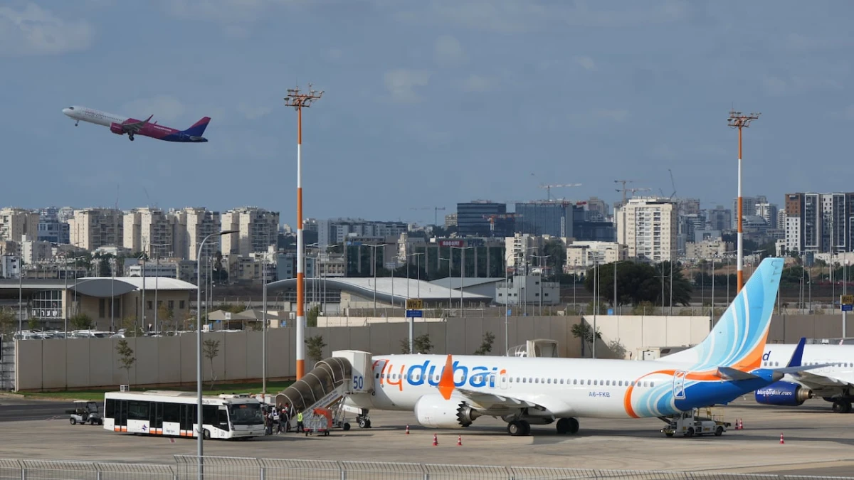U.A.E. says co-pilot on FlyDubai plane that nearly crashed attacked captain with cockpit's crash axe