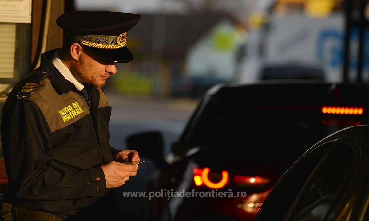 VIDEO FOTO Bulgar, prins de polițiștii de frontieră la Calafat cu peste 900 de tablete şi fiole cu substanţe anabolizante şi dopante în mașină / Valoarea drogurilor depășește 186.000 de lei