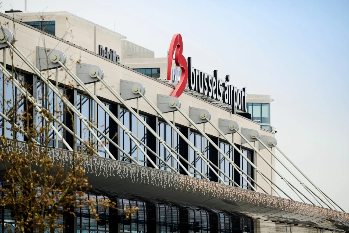 27 de percheziţii şi 23 de arestări în cadrul unei operaţiuni împotriva unei reţele de traficanţi de droguri care foloseau aeroportul Bruxelles ca bază pentru importul de cocaină şi de canabis din Africa şi de pe continentul american