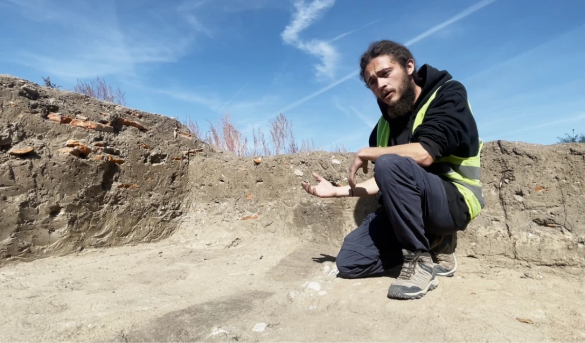FOTO VIDEO |  Urme ale primilor coloniști romani, statuetă a zeului medicinei, locuințe, drumuri și pardoseli vechi de 1.800 de ani. Noi descoperiri în orașul roman ”de aur” de la Alba Iulia