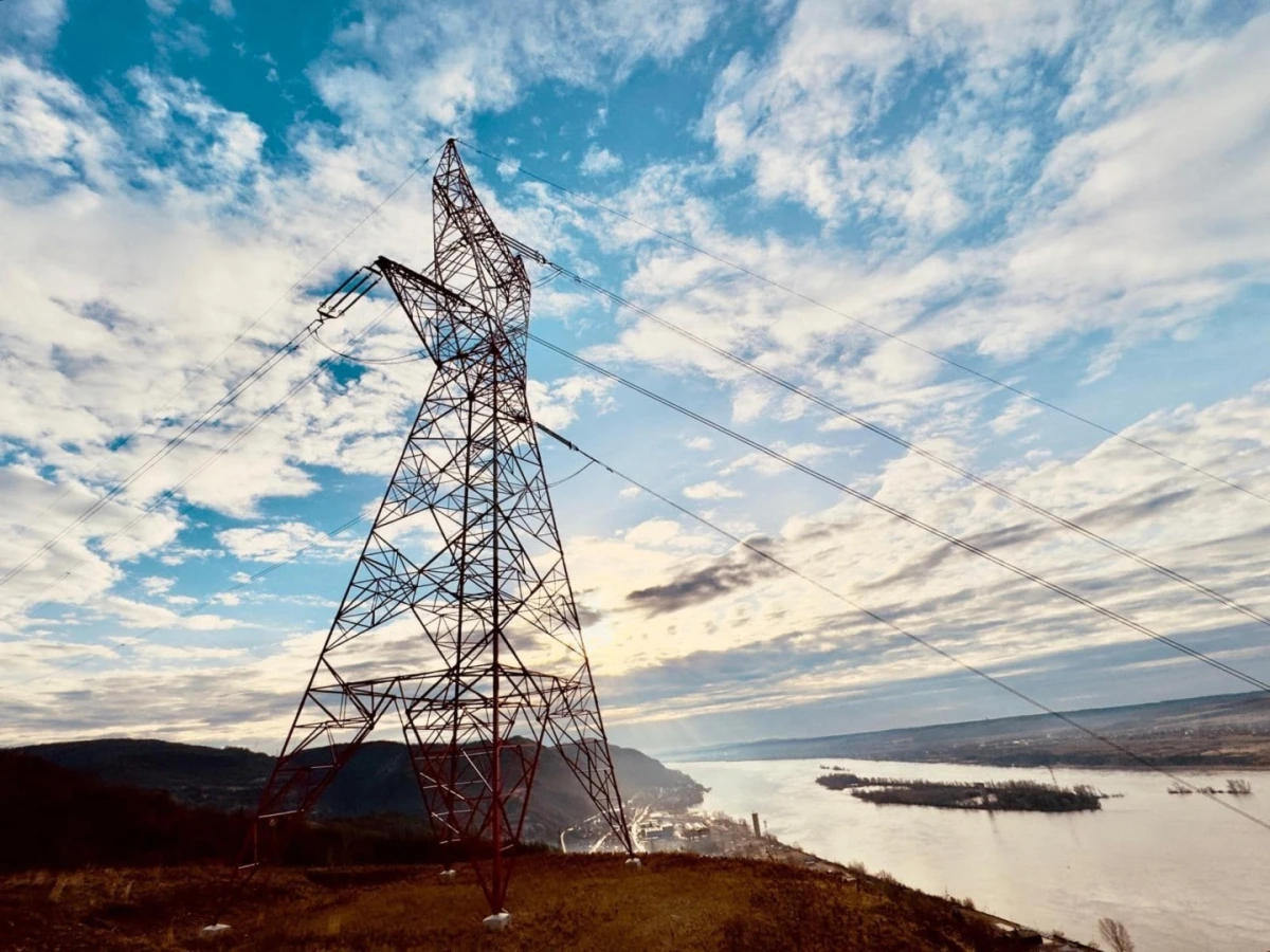 Transelectrica, abilitată de guvern să ia măsuri în situaţii de criză, inclusiv prin reducerea exportului de energie electrică sau limitarea consumului intern