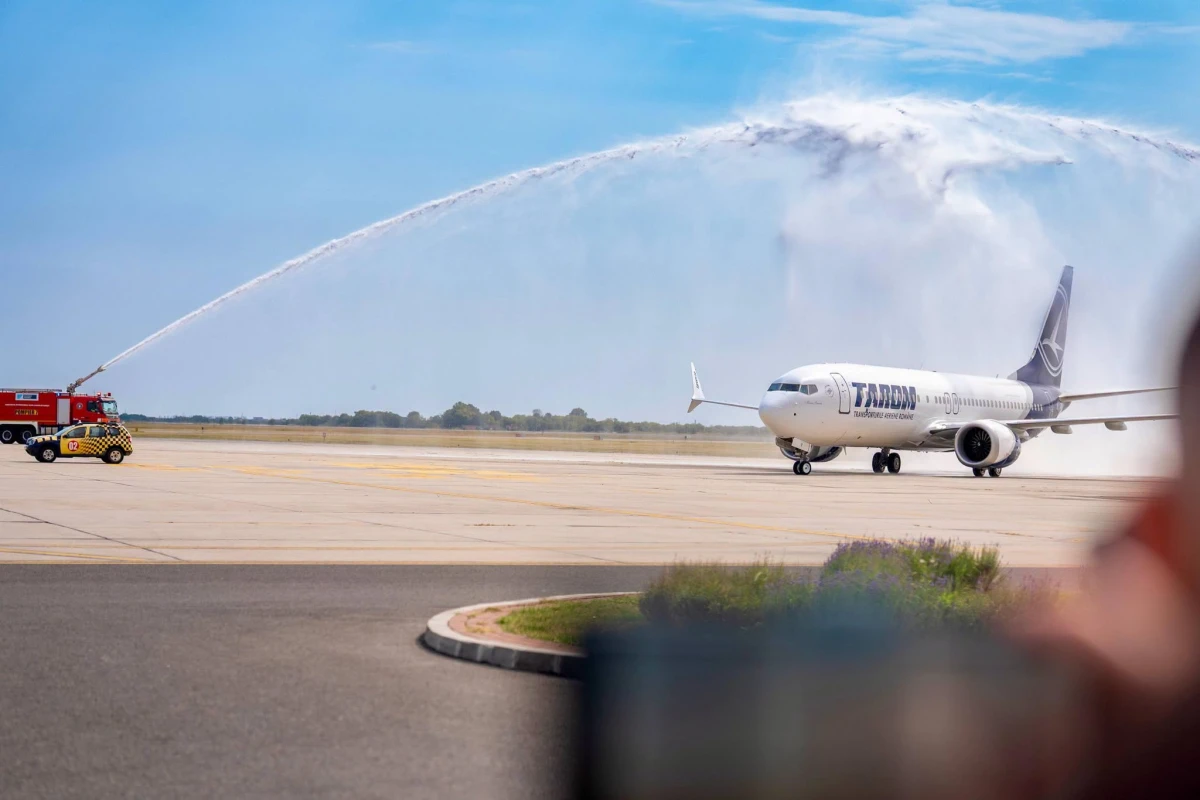Aeronava TAROM „Ivan Patzaichin” a făcut primul zbor oficial. La Chișinău a fost primită cu tunuri de apă