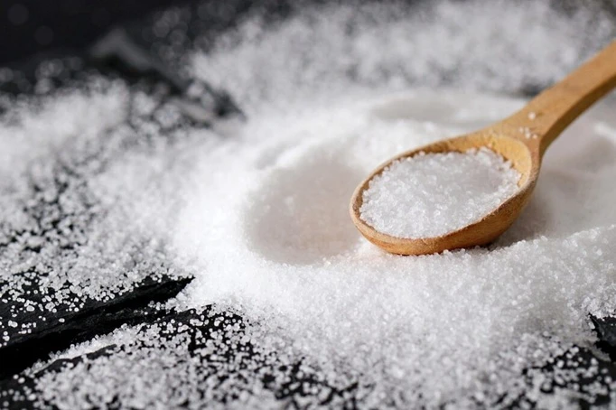 STUDIU: Consumul de zahăr amplifică efectele nocive ale antibioticelor pe durata tratamentului