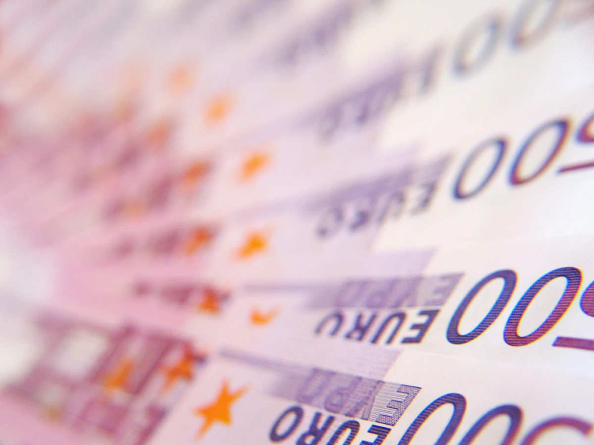 Ministerul Finanţelor intenţionează să împrumute cel puţin 5,8 miliarde de lei de la bănci, în octombrie