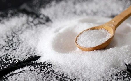 STUDIU: Consumul de zahăr amplifică efectele nocive ale antibioticelor pe durata tratamentului