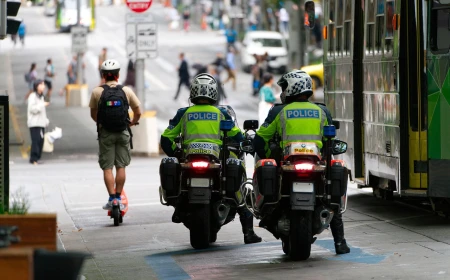 Nouă oameni au fost răniţi după ce o maşină a intrat în mulţime în oraşul australian Newcastle, la nord de Sydney